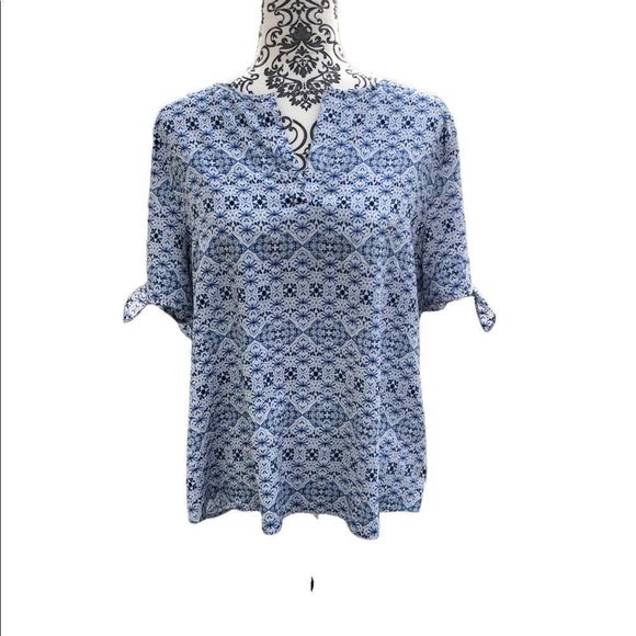 🔴 2 for $25 Ivanka Trump Lightweight V-neck Blouse size large - Picture 1 of 7